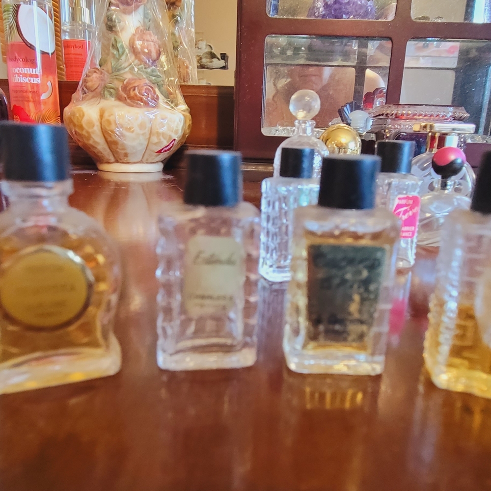 Elegant Mini Perfume Bottle Collection - Picture 4 of 7